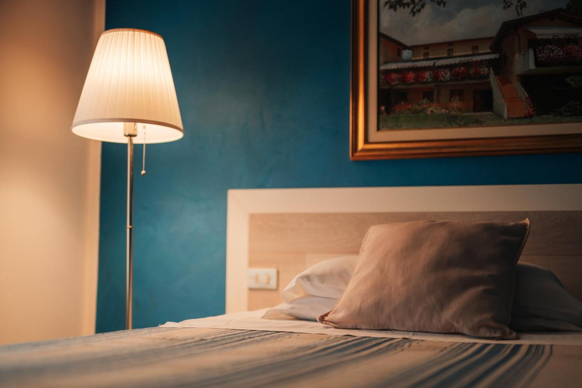 Hotel Colomber Гардоне Ривера Екстериор снимка