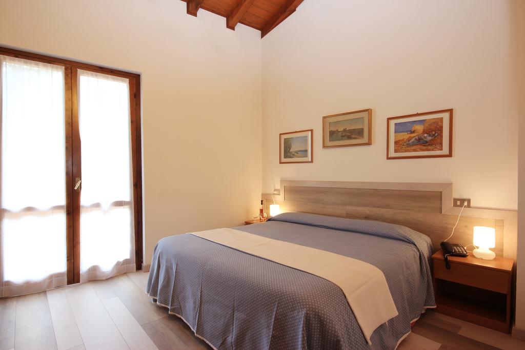 Hotel Colomber Гардоне Ривера Екстериор снимка
